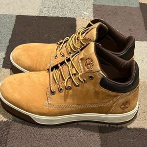 Men’s Timberland Boot (Mid) Size 8
